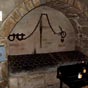 Tombeau de saint Léonard : situé à l'intérieur de l'église, dans le croisillon sud, il est surmonté de sa chaîne de prisonnier. La tradition veut que les femmes désirant se marier et procréer viennent toucher le verrou.